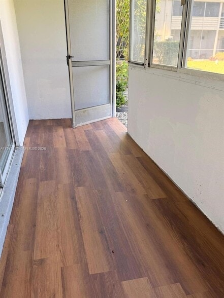 Building Photo - 210 Canterbury J