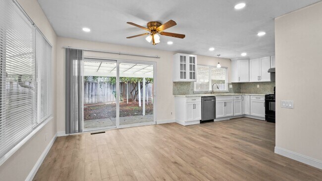 Building Photo - 493 Landsdown Cir