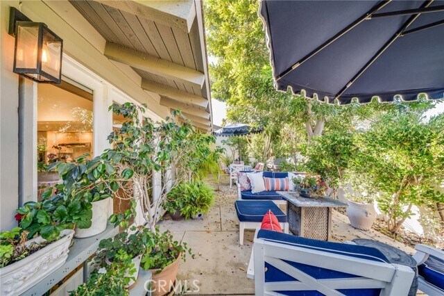 Building Photo - 502 Avenida Largo