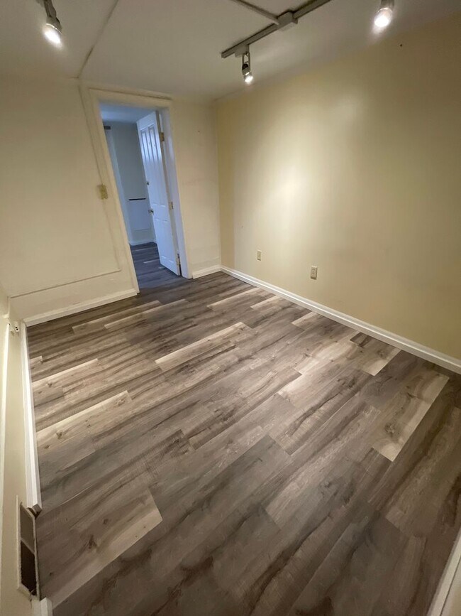 Building Photo - 410 E William St