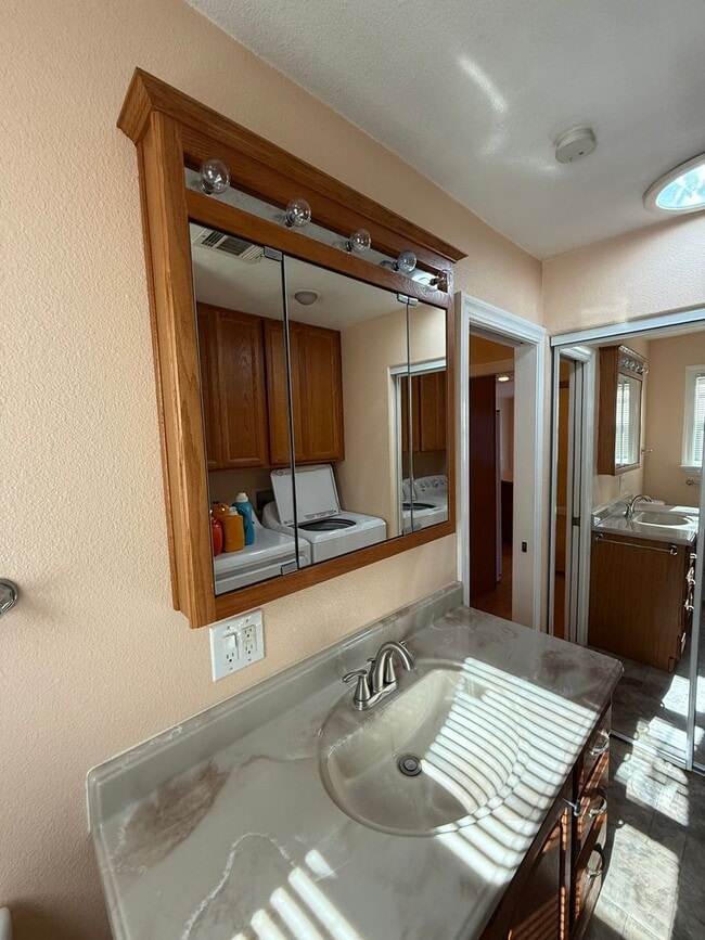 Building Photo - REDUCED RENTAL PRICE!!!