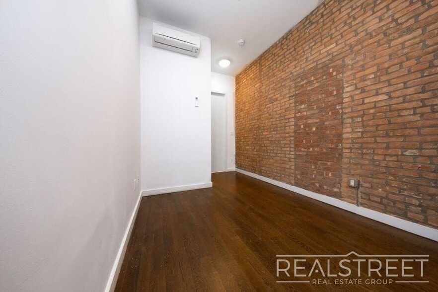 Building Photo - Modern 4 Bed 2 Bath Duplex with Yard in Stuyvesant Heights