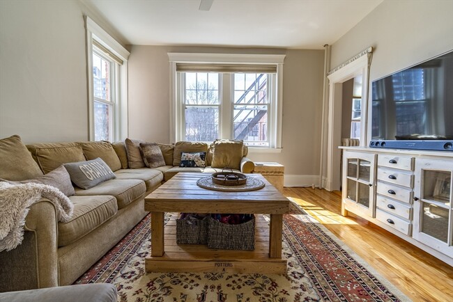 Primary Photo - 164 Strathmore Rd