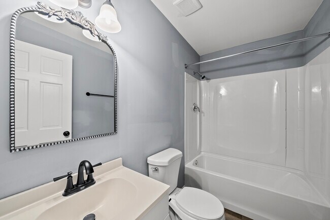 Building Photo - 2108 Treverton Pl