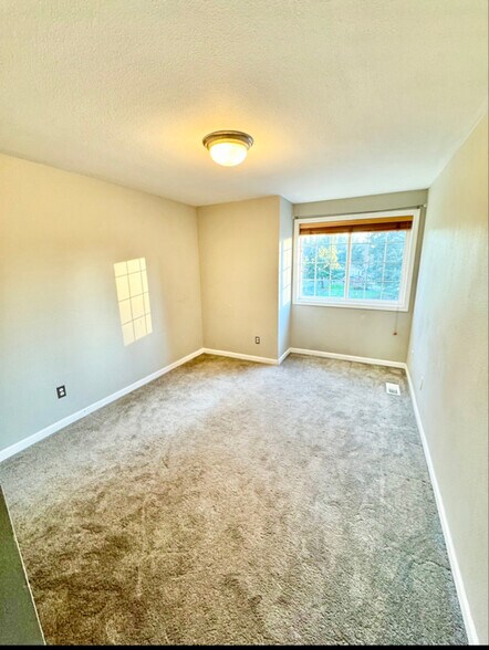 Building Photo - 403 173rd St S