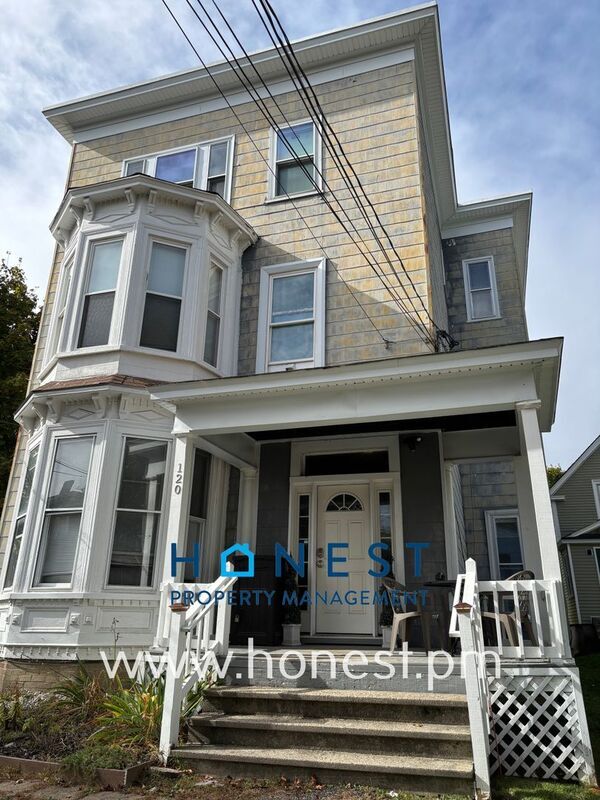 Building Photo - 120 College St