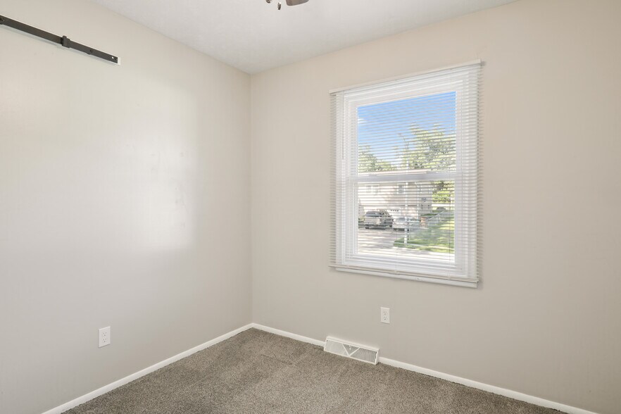 Building Photo - 7118 S 33rd St