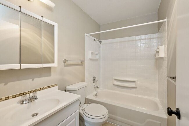 Building Photo - 2720 14th Ave S