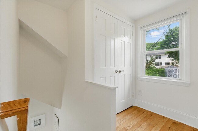 Building Photo - 24 Annadale St