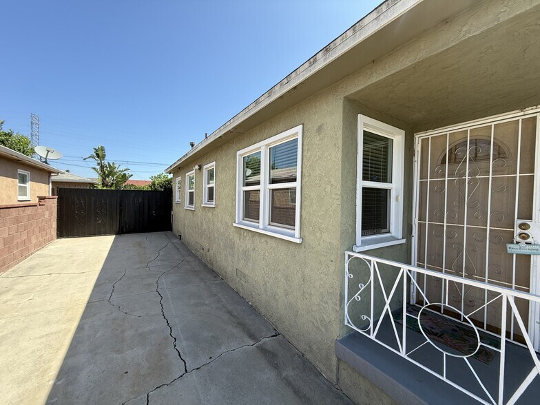 Building Photo - 1149 W 127th St