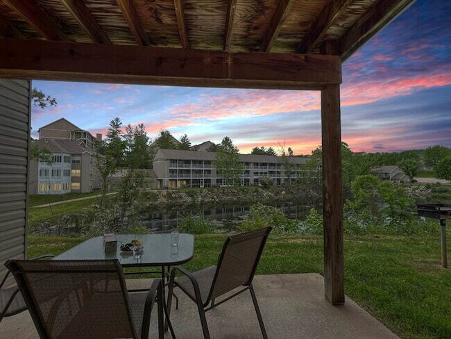 Building Photo - Adorable 1BR - Ground Entry Available FULLY FURNISHED