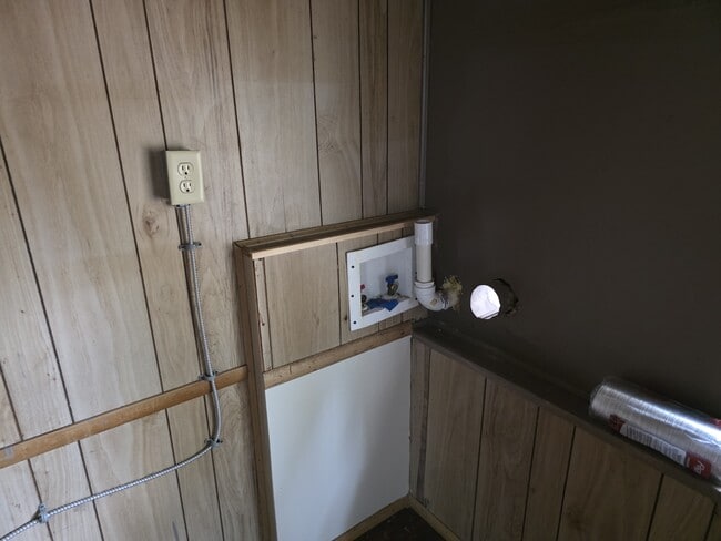 Building Photo - 211 W Main St