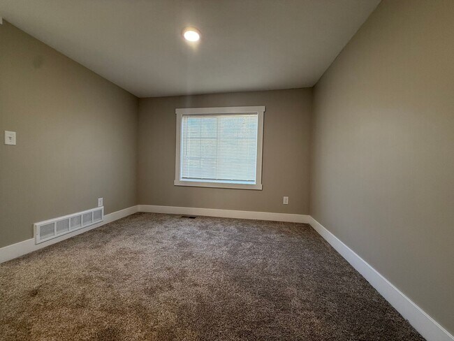 Building Photo - Like New! - 1 Bedroom Home in Muskegon