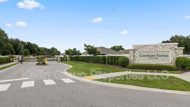Building Photo - 4762 Drake Ave