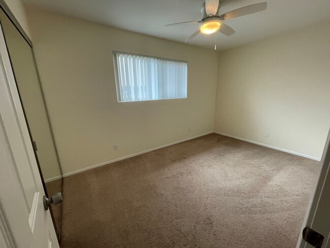 Building Photo - Charming upstairs 2/2 Condo in Clairemont