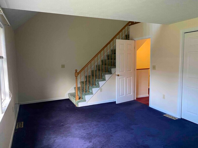 Stairs to loft, from large bedroom - 30 Charter St