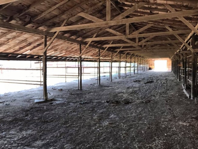 Building Photo - 2/2 on 9 acres horse property