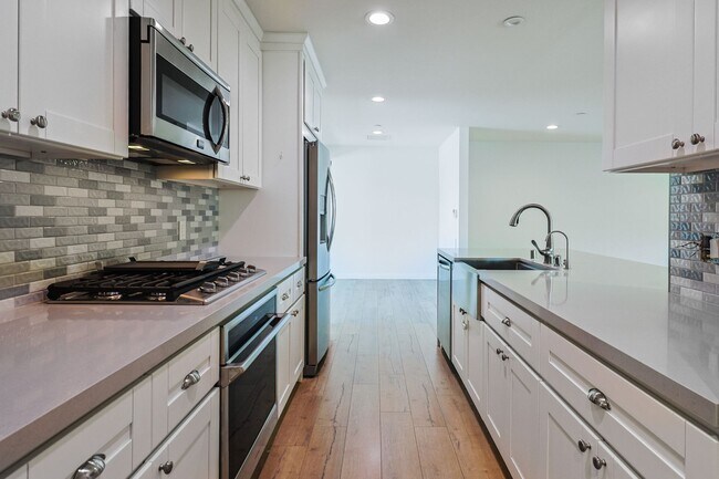 Building Photo - Amazing 4-bedroom + 3-bathroom house in Ma...