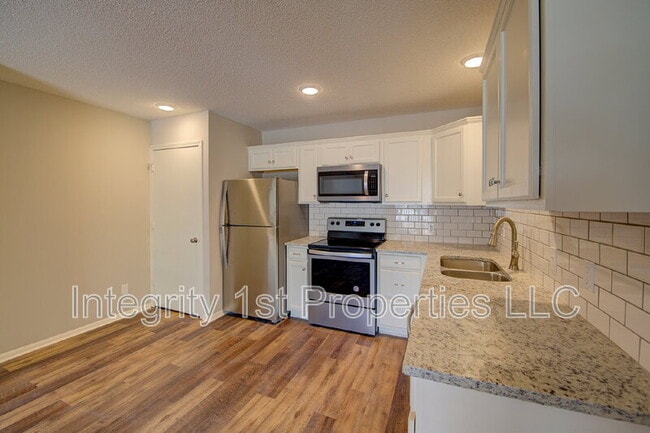 Building Photo - 2114 Swift St