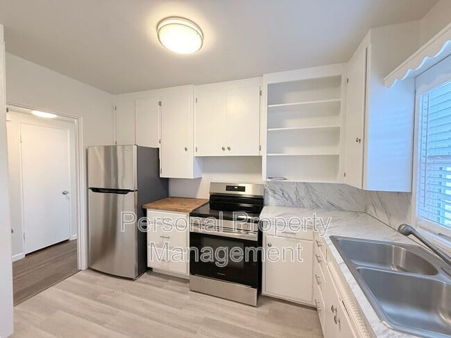 Building Photo - 1103 W St