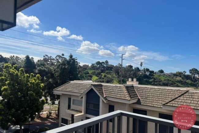Building Photo - luxurious 3-story condo with stunning view...