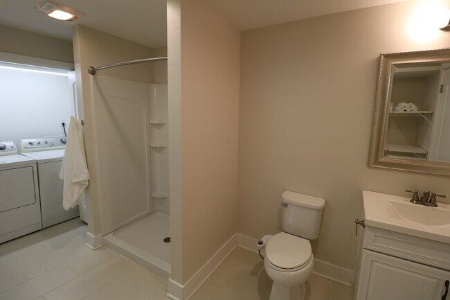 Building Photo - 2833 Wesleyan Ln