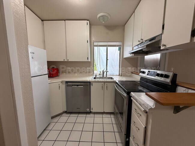 Building Photo - 300 Stony Point Rd