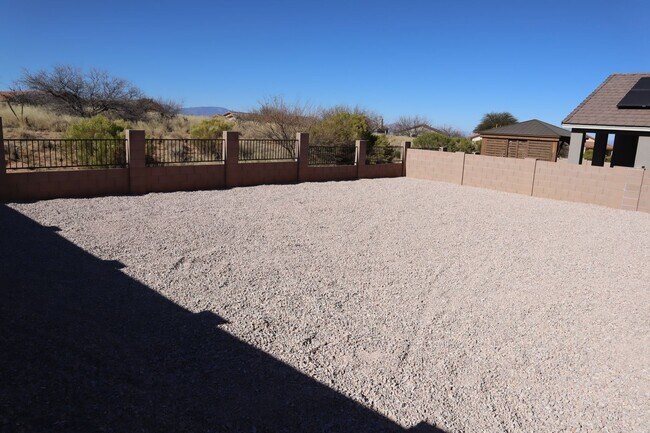 Building Photo - Great Home Great price!