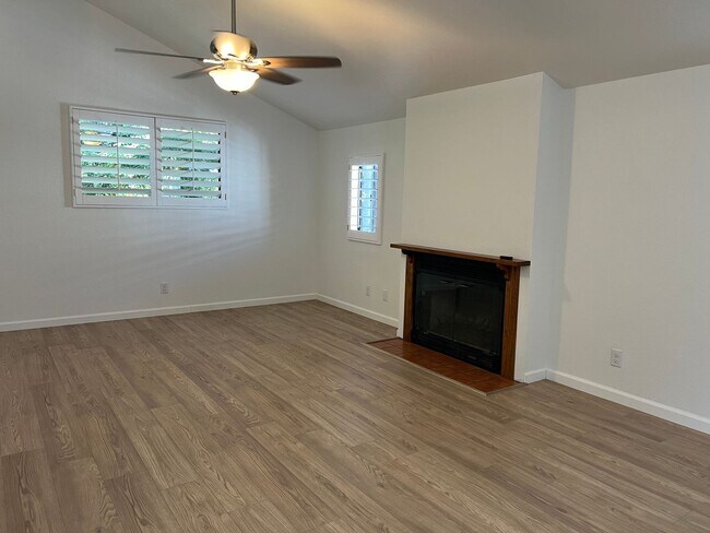 Building Photo - 1024 Paloma Ave