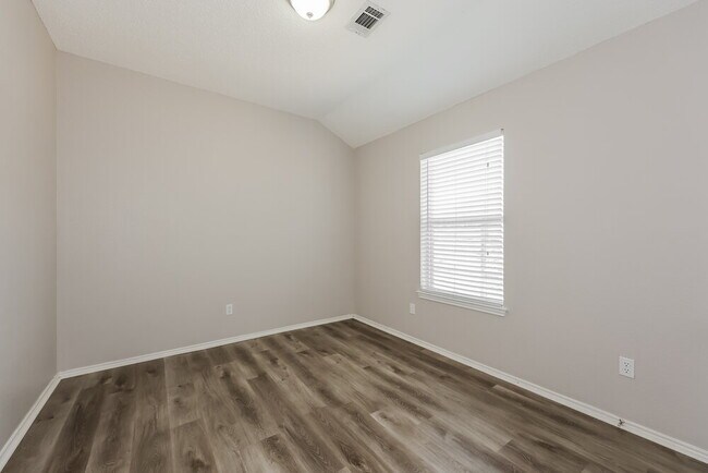 Building Photo - 665 Beatty Dr