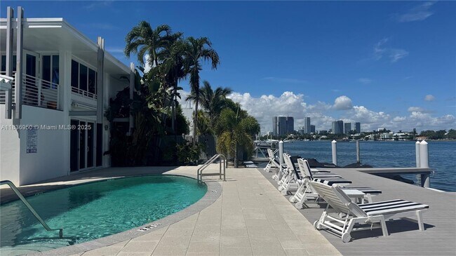 Building Photo - 405 N Hibiscus Dr