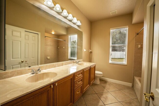 Building Photo - 3037 Lynwood Ct