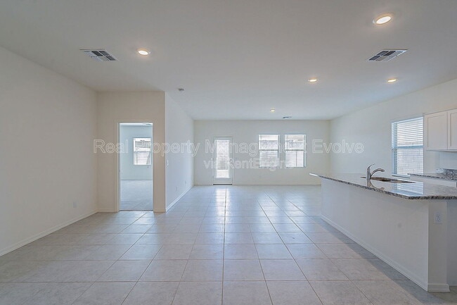 Building Photo - 19410 W Hazelwood St