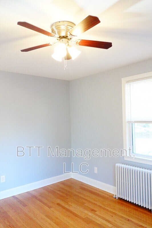Building Photo - 907 Hudson Ave