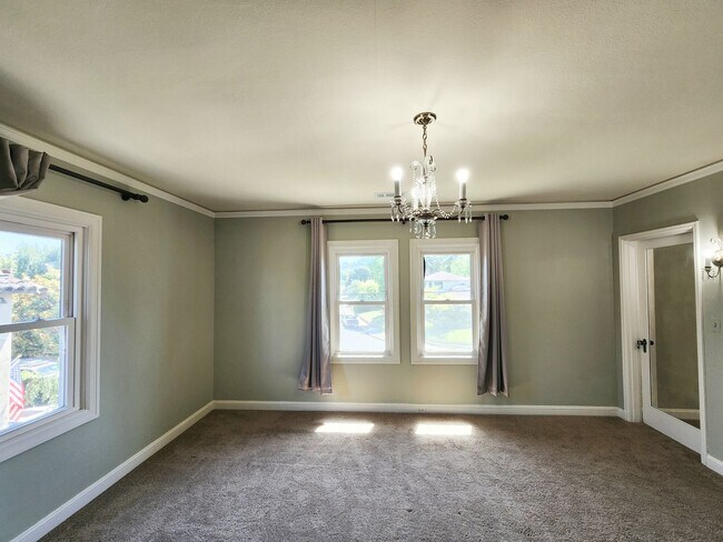 Building Photo - Elegant, spacious home in San Mateo
