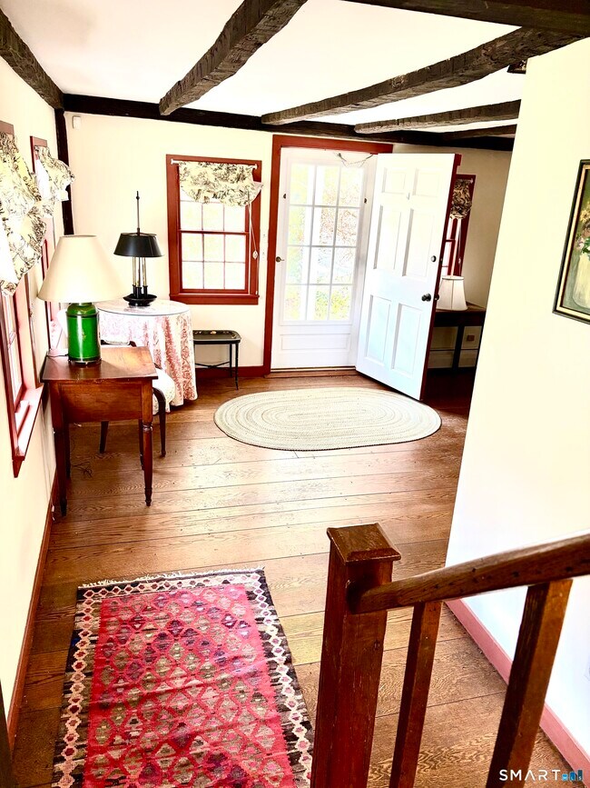 Building Photo - 310 Valley Rd