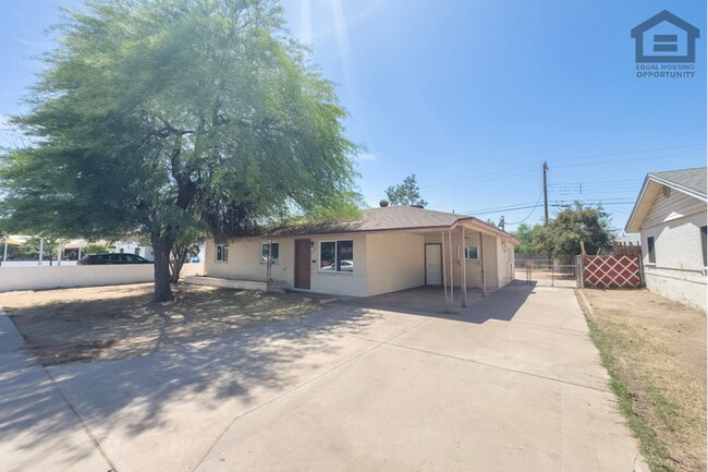 Building Photo - 4Bed/2Bath House at Glendale Ave/19th Ave! Ready for Immediate Move-In! – RV GATE! NO HOA!