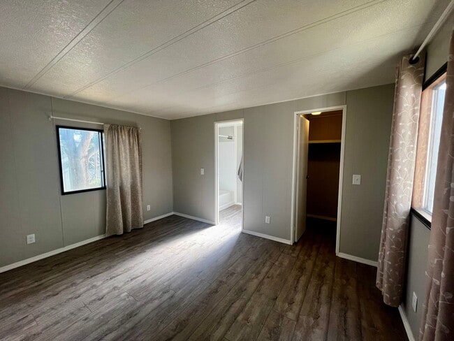 Building Photo - Newly Remodeled 3-Bedroom on Fully-Fenced Lot
