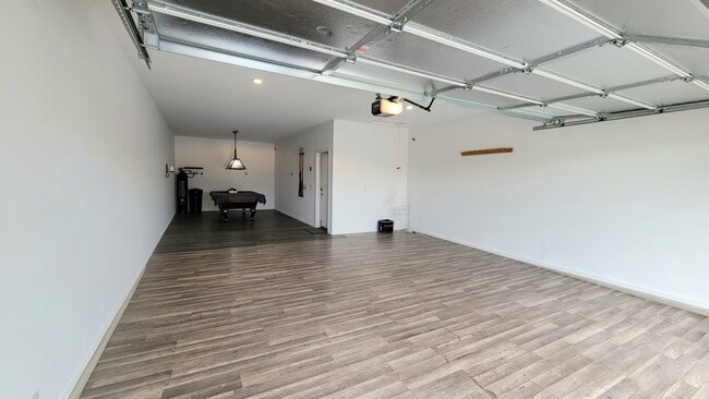 Building Photo - 7152 W Vineridge Dr