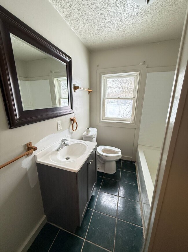 Building Photo - 107 Sager Rd