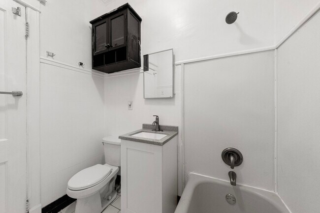 Building Photo - 1353 West Catalpa-1