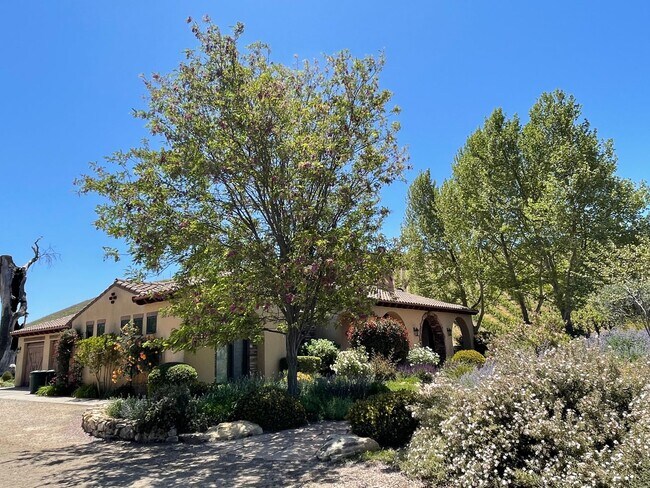 Building Photo - Gorgeous Wine Country 3 Bedroom 2 Bath Sin...