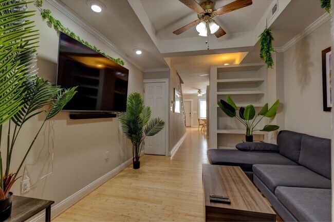 Building Photo - 1435 Covington St