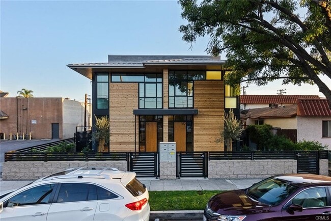 Primary Photo - 922 W Clark Ave