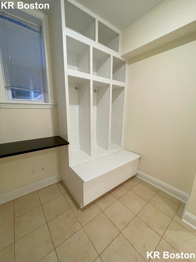 Building Photo - 63 Green St