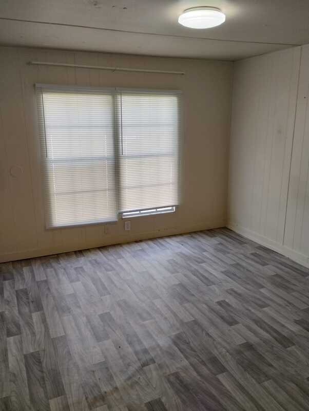 Building Photo - 5550 Lyle Ln