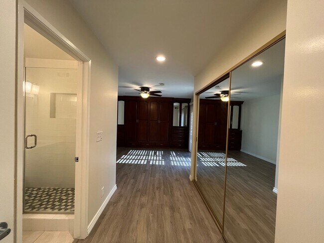 Building Photo - Lovely Home with 3 bedrooms, 2 bath plus o...