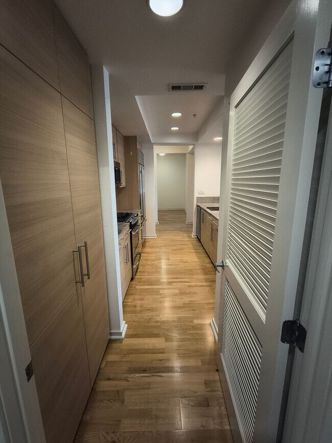 Building Photo - $500 MOVE IN SPECIAL!!! LUXURY 2 BEDROOM CONDO IN DOWNTOWN WALNUT CREEK, CA!