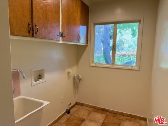 Building Photo - 2290 Canonita Dr