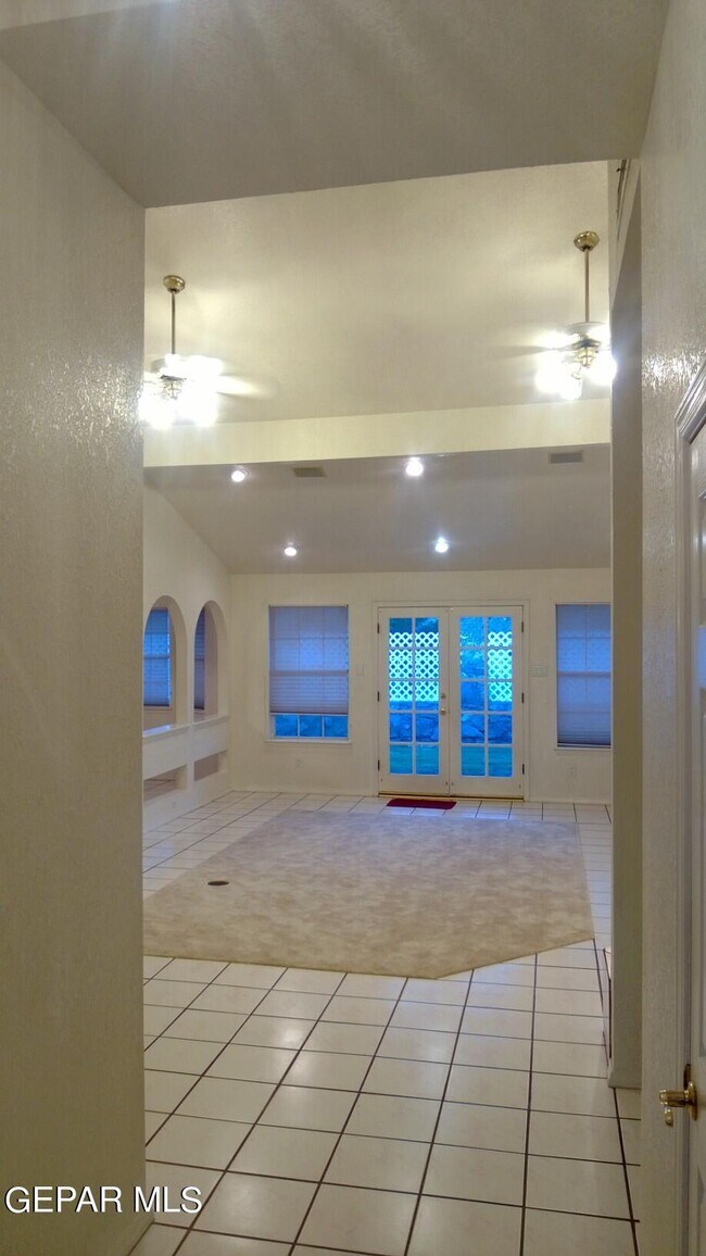 Building Photo - 7417 Mission Viejo Dr